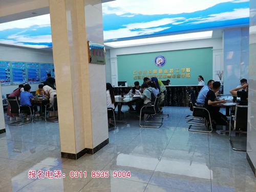 石家莊鐵路學(xué)校報名用本人到校嗎？
