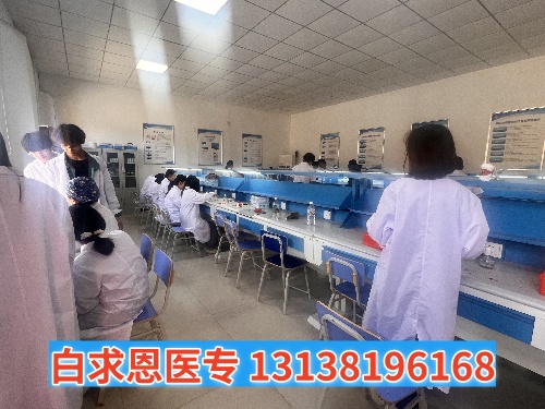 石家莊白求恩醫(yī)學中專學校多長時間放假一次？
